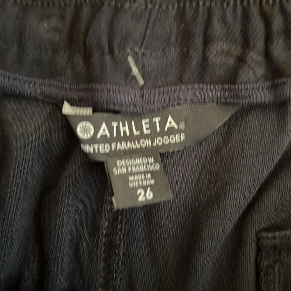 Athleta Printed Farallon Jogger Pants Camo Print Size 26 - NWT